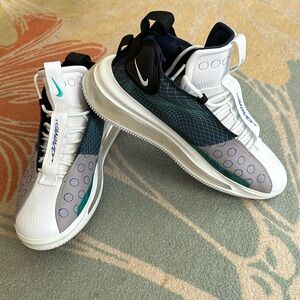 Nike Air Max 720 Waves Mens size 7 or women’s size 9